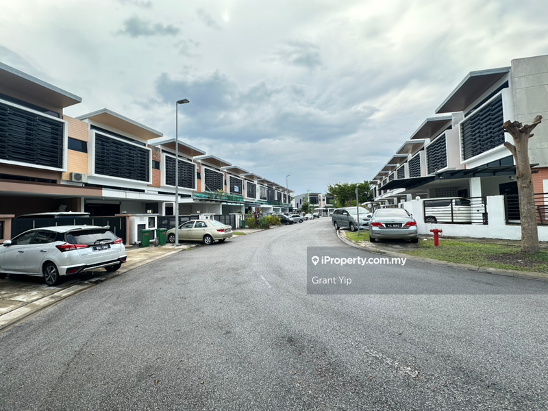 2.5-storey Terraced House for Sale in TTDI Grove, Kajang by Grant Yip - iProperty.com.my
