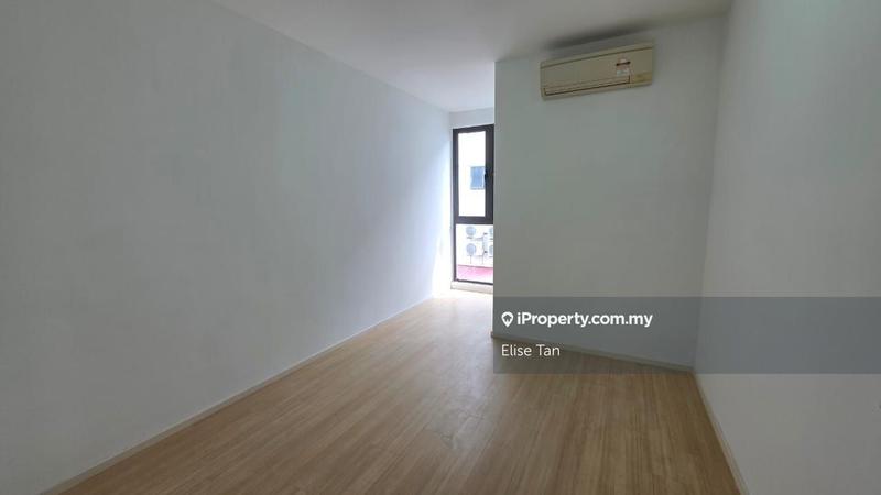 Rumah Teres 3-Tingkat untuk Dijual di Bandar Putra Permai, Seri Kembangan oleh Elise Tan - iProperty.com.my
