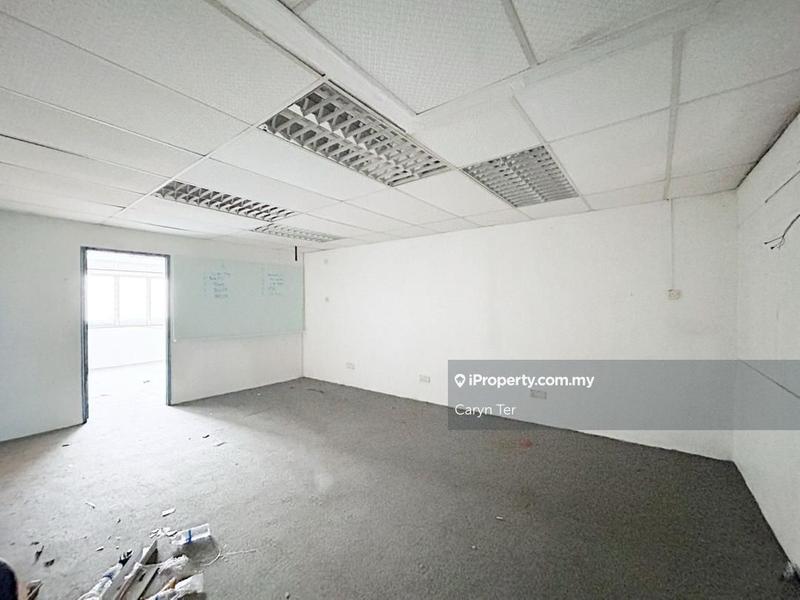 For Rent - Taman Johor Jaya 3 Storey Shoplot ( Whole Block )