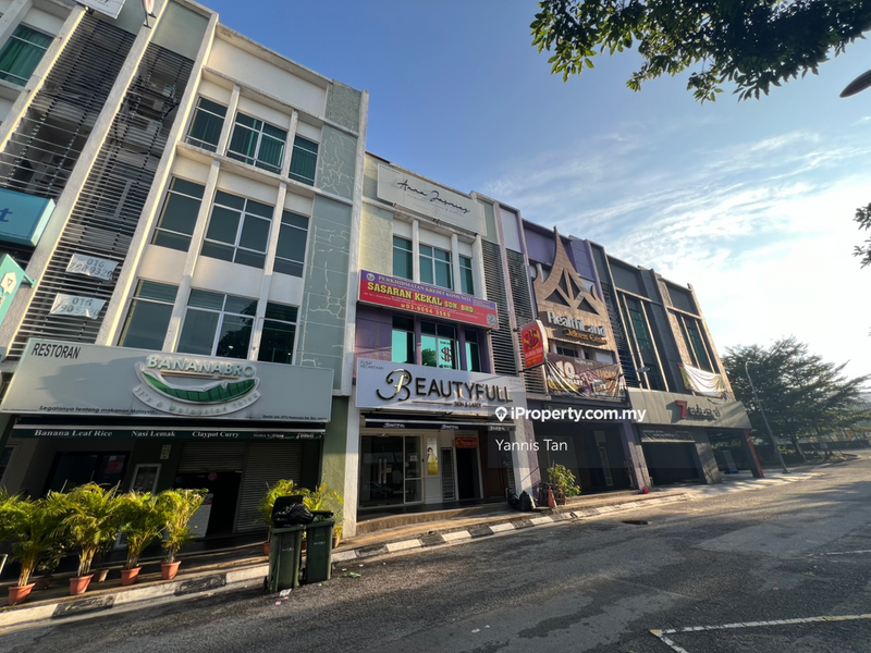 For Rent - 3 Storey Intermediate Lot For Rent