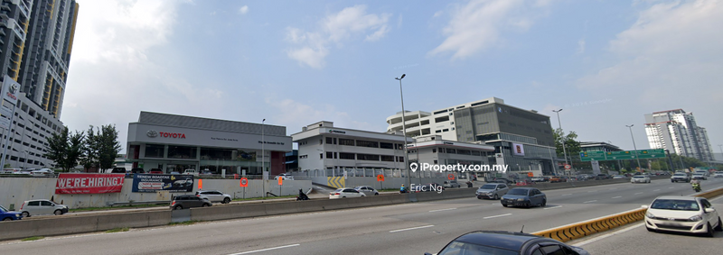 For Rent - Grand Corporate Showroom with Main Road Frontage