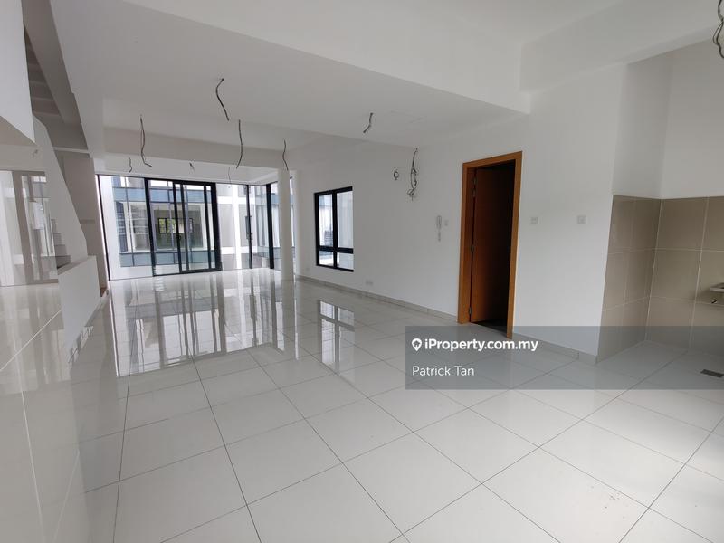 Rumah Berangkai 3.5 Tingkat untuk Dijual di Empire Residence, Damansara Perdana oleh Patrick Tan - iProperty.com.my