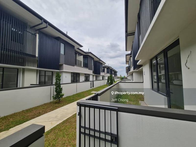 Rumah Berangkai 2 Tingkat untuk Dijual di Telok Panglima Garang, Selangor oleh Jeff Chong - iProperty.com.my