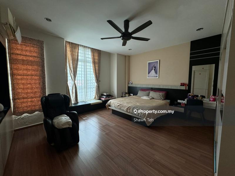 Rumah Berangkai 2 Tingkat untuk Dijual di Taman Angkasa Nuri, Durian Tunggal oleh Shawn Teh - iProperty.com.my