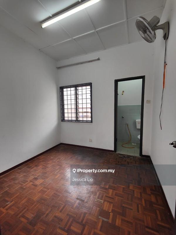 Rumah Berangkai 2.5 Tingkat untuk Dijual di Taman Puncak Jalil, Seri Kembangan oleh Jessica Lip - iProperty.com.my