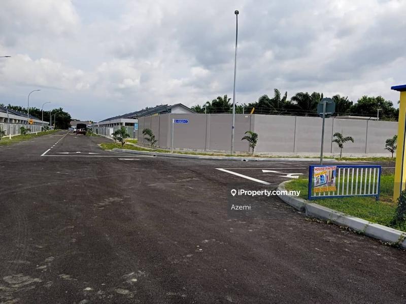 1-storey Terraced House for Sale in Taman Jenjarom Permai, Tanjong Duabelas by Azemi - iProperty.com.my