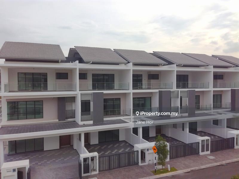 Rumah Berangkai 3 Tingkat untuk Dijual di 16 Sierra, Puchong oleh Jane Hor - iProperty.com.my