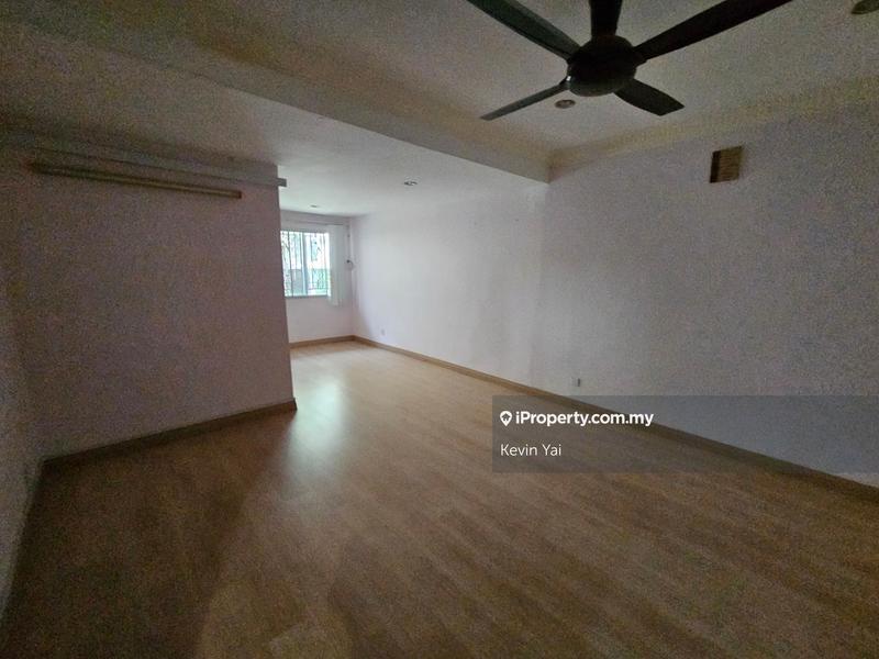 Rumah Berkembar untuk Dijual di Damansara Heights, Damansara Heights oleh Kevin Yai - iProperty.com.my