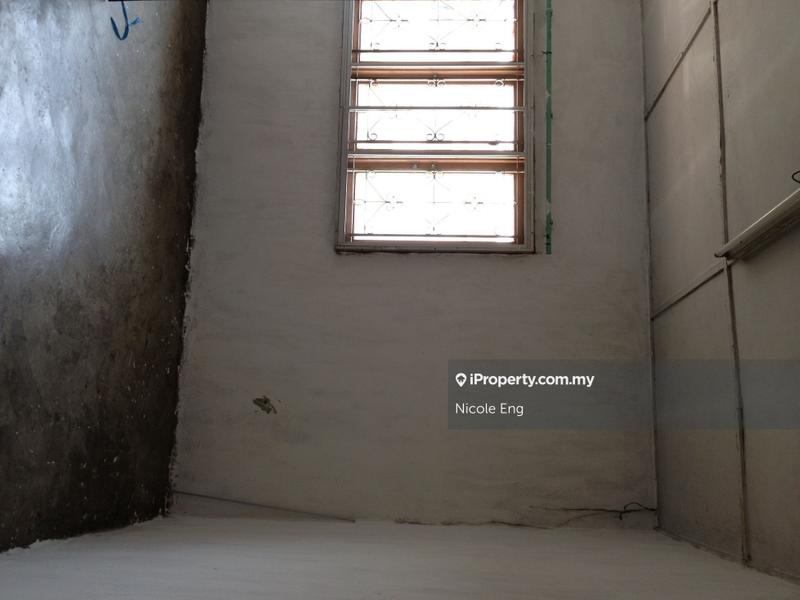 Rumah Berangkai 3 Tingkat untuk Dijual di Seksyen 33,25,23,20,19,18, Shah Alam oleh Nicole Eng - iProperty.com.my