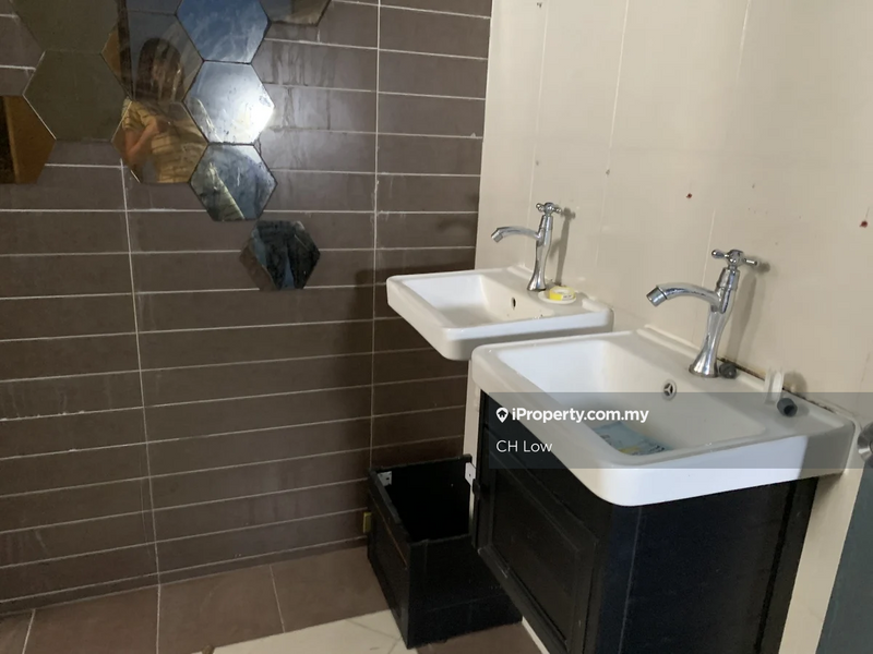 Shop / Office for Rent in Bandar Putra Permai, Seri Kembangan by CH Low - iProperty.com.my