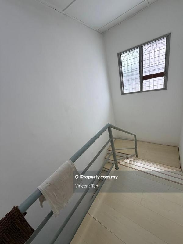 Rumah Berangkai 2 Tingkat untuk Dijual di Taman Bukit Serdang, Seri Kembangan oleh Vincent Tan - iProperty.com.my