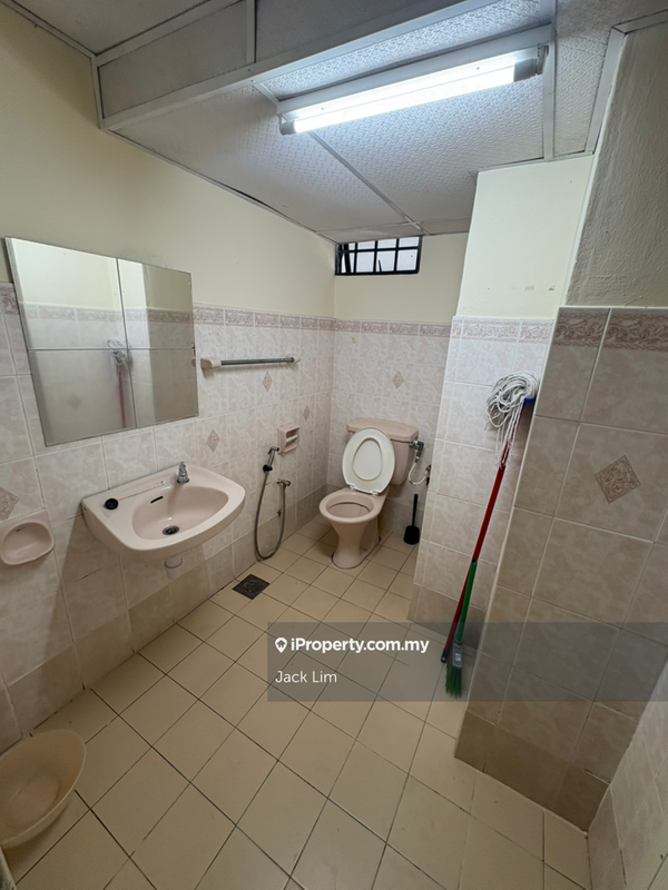 For Rent - Vista Komanwel B