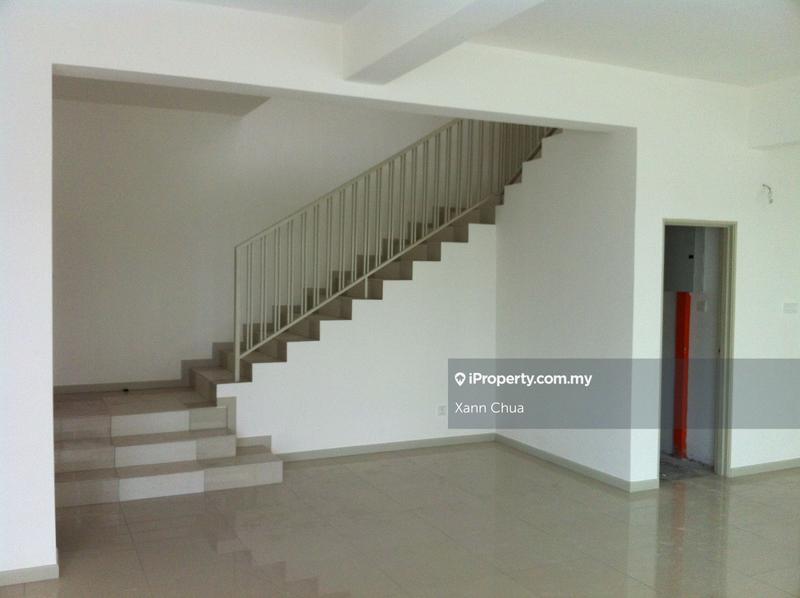 Rumah Berkembar untuk Dijual di Taman Equine, Seri Kembangan oleh Xann Chua - iProperty.com.my