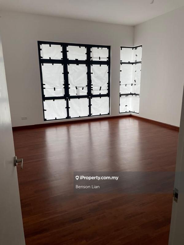 Rumah Berkembar untuk Dijual di Hampton Residences @ Bandar Seri Coalfields, Sungai Buloh oleh Benson Lian - iProperty.com.my