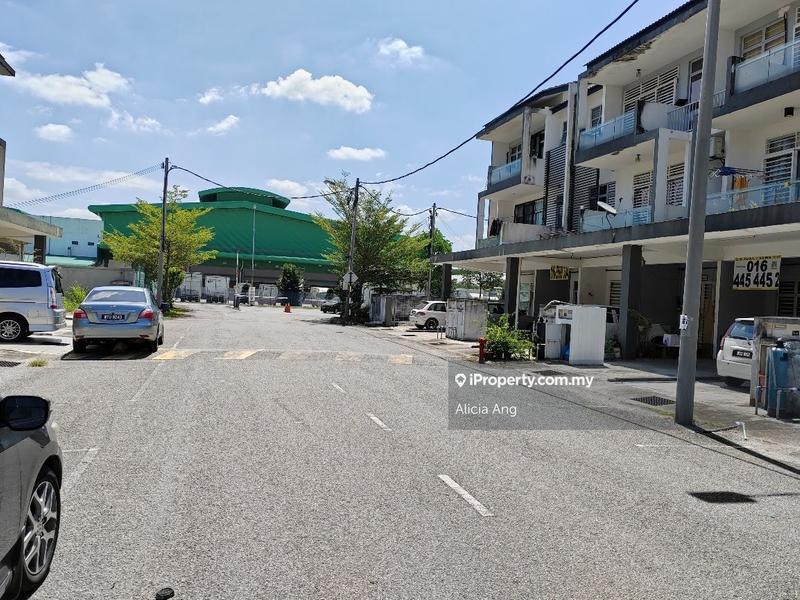 Townhouse for Sale in Bandar Saujana Putra, Tanjong Duabelas by Alicia Ang - iProperty.com.my