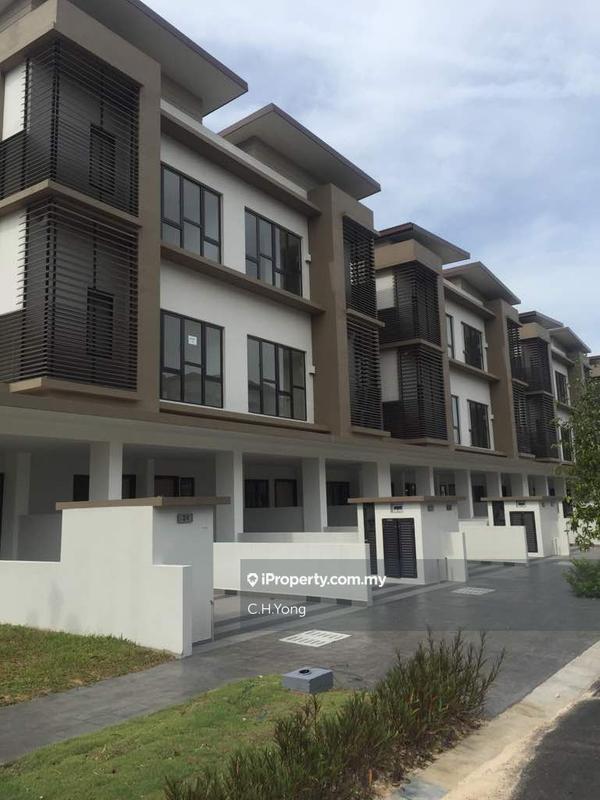 Townhouse for Sale in 16 Sierra, Puchong by C.H.Yong - iProperty.com.my