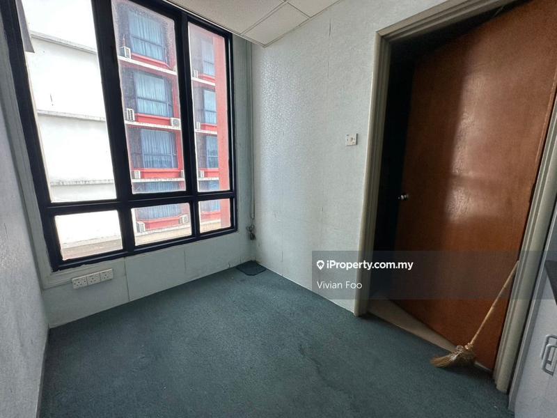 Service Residence for Sale in Amcorp Serviced Suites by Vivian Foo - iProperty.com.my