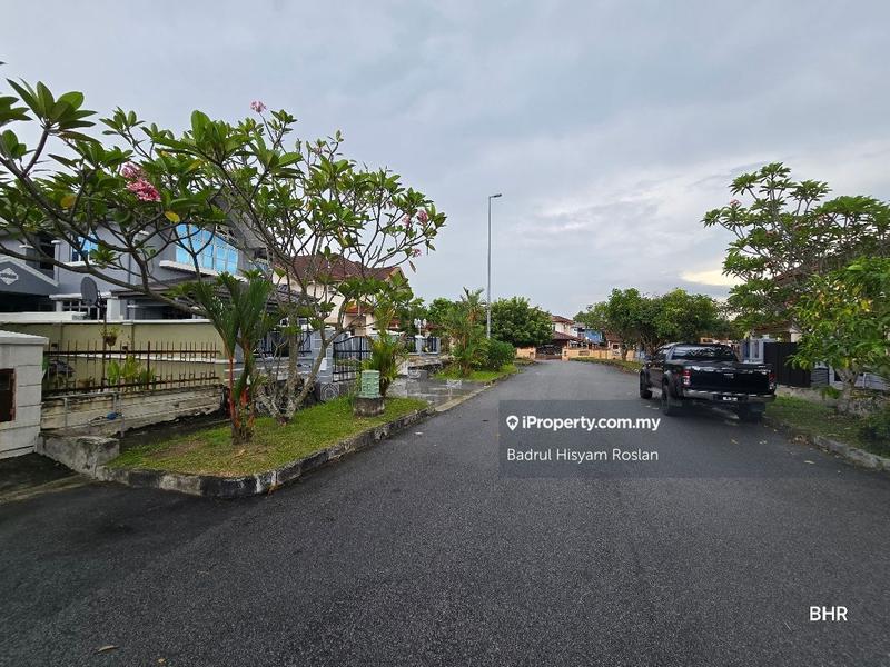 Banglo untuk Dijual di Bandar Seri Putra, Bangi oleh Badrul Hisyam Roslan - iProperty.com.my