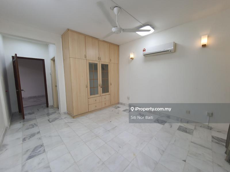Rumah Bandar untuk Dijual di Ampang Hilir, Ampang oleh Siti Beeb - iProperty.com.my