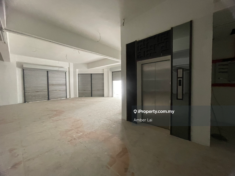 For Rent - 3 Storey Corner Shop