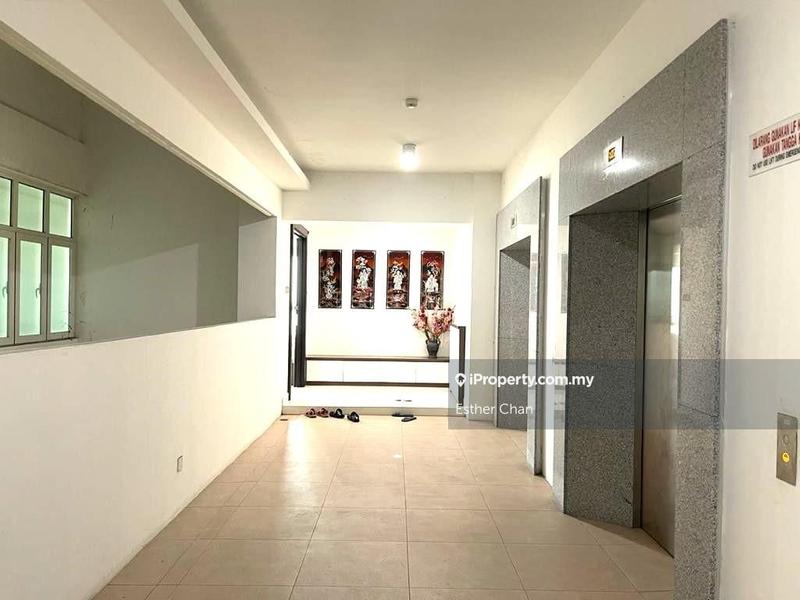 For Sale - Gurney Paragon