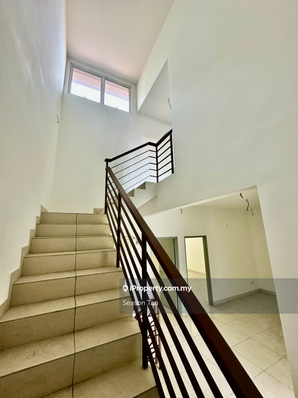 Rumah Berangkai 2.5 Tingkat untuk Dijual di Taman Equine, Seri Kembangan oleh Season Tan - iProperty.com.my