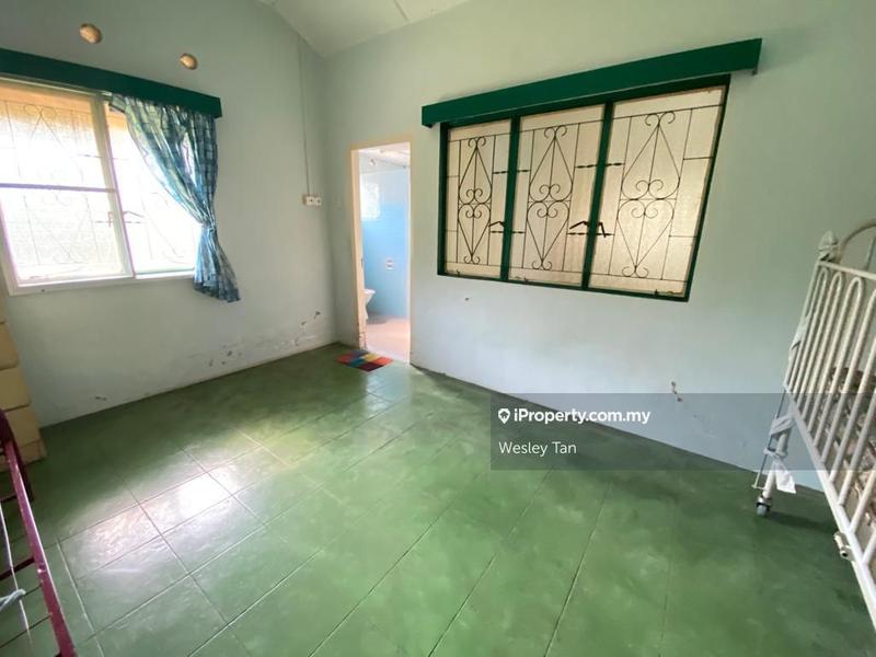 Bungalow House for Sale in Klebang Single Storey Bungalow End Lot Big Land, Klebang by Wesley Tan - iProperty.com.my