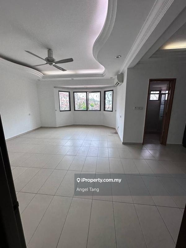 Rumah Berangkai 2.5 Tingkat untuk Dijual di BU 6,Near park, Bandar Utama, Ample parking, Bandar Utama oleh Angel Tang - iProperty.com.my