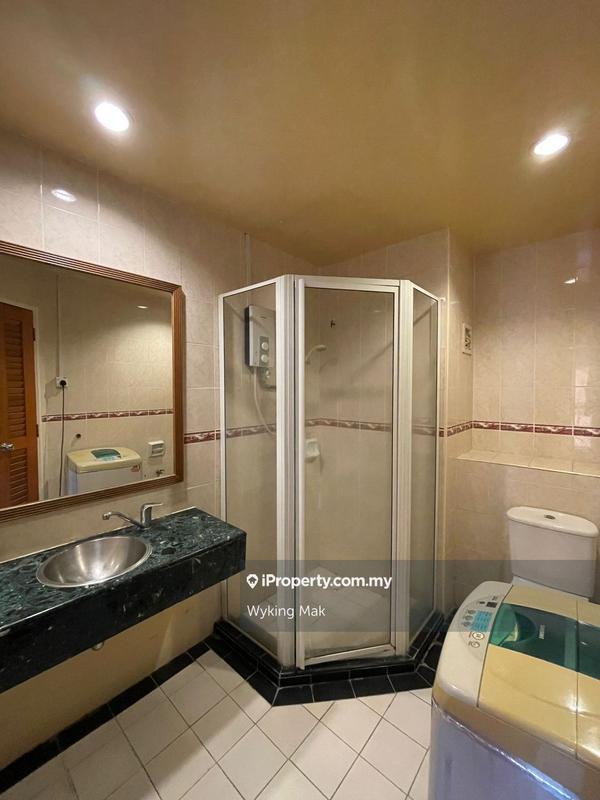 Service Residence for Sale in Holiday Place (D-Villa Residence) by Wyking Mak - iProperty.com.my