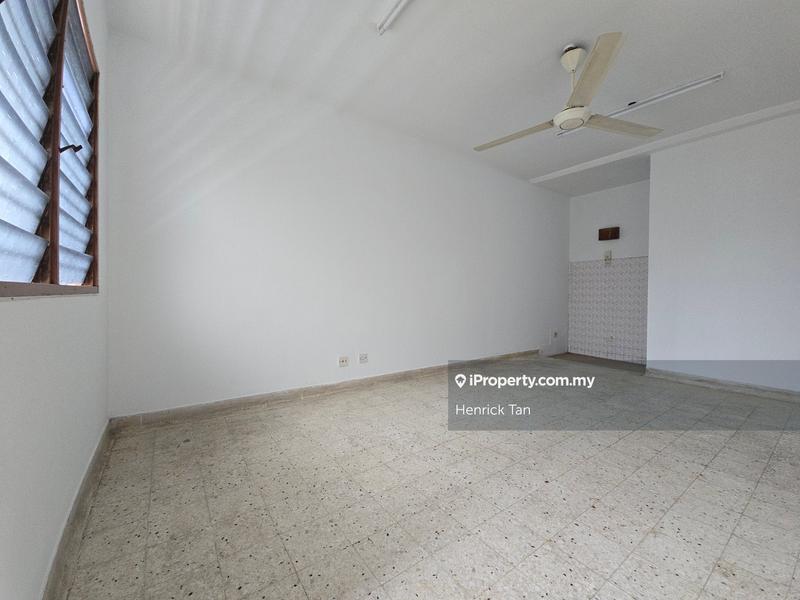 Flat for Sale in Pangsapuri SS8 Kelana Jaya by Henrick Tan - iProperty.com.my