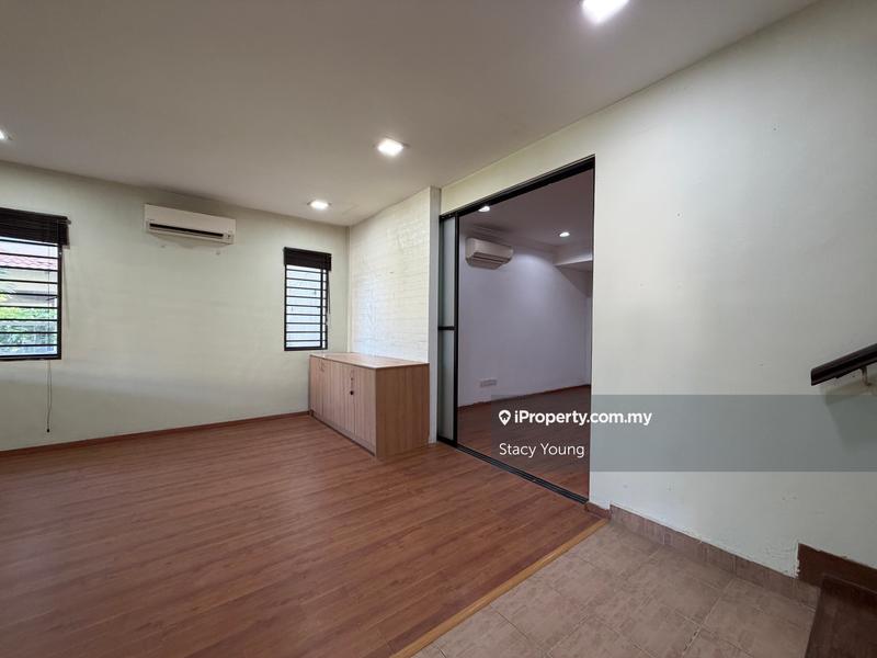Rumah Berkembar untuk Dijual di Bandar Sungai Long, Selangor oleh Stacy Young - iProperty.com.my