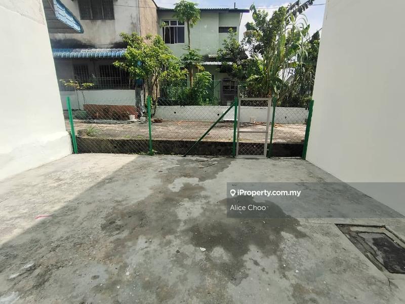 Rumah Teres 2-Tingkat untuk Dijual di Taman Kluang Barat, Kluang, Johor, Kluang oleh Alice Choo - iProperty.com.my