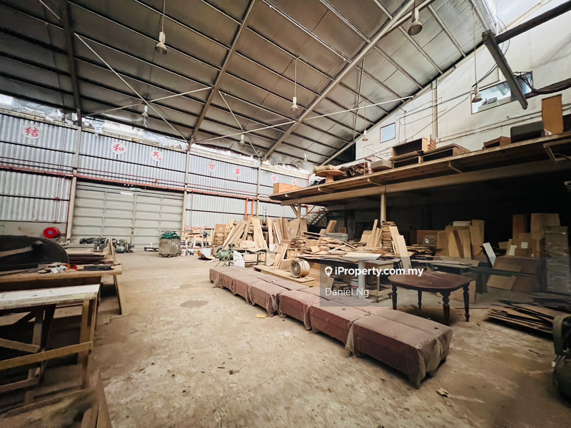 For Sale - Adjoining 1.5 Storey Semi-D Factory, Seri Kembangan, Perindustrian Bukit Serdang