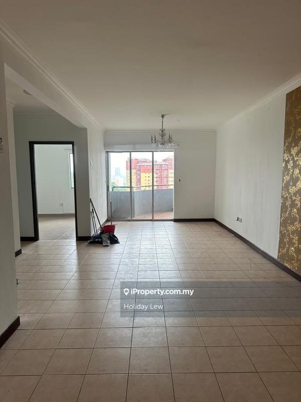 Condominium for Sale in Amadesa Resort Condominium by Holiday Lew - iProperty.com.my