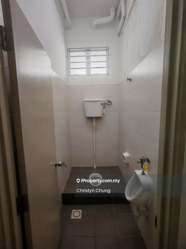 Kedai untuk Dijual di Taman Pelangi Semenyih 2, Semenyih oleh Christyn Chung - Bathroom - iProperty.com.my