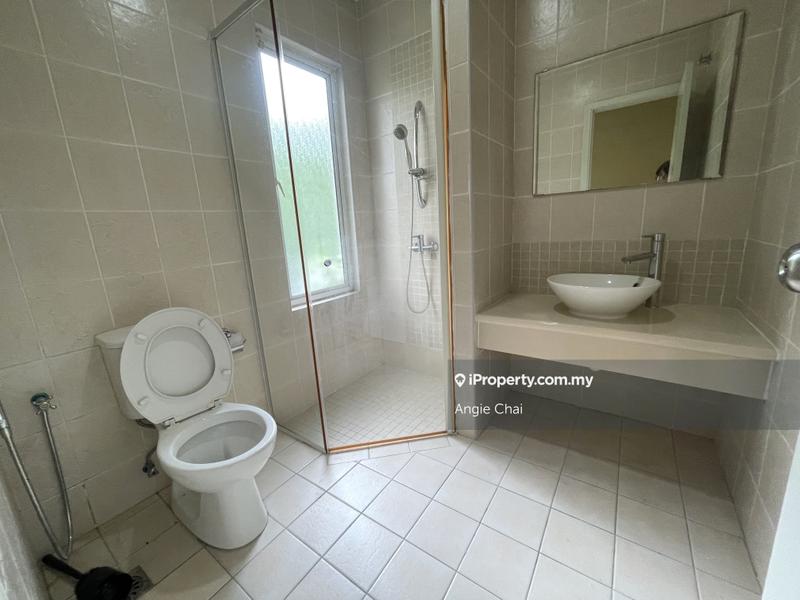 Townhouse for Sale in Sunway Damansara, Kota Damansara by Angie Chai - iProperty.com.my