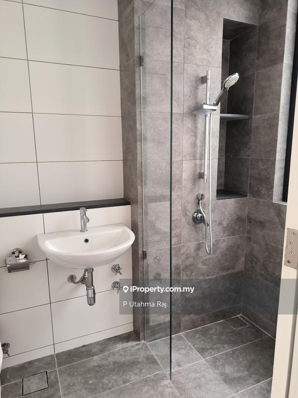 3-storey Terraced House for Sale in Telok Panglima Garang, Selangor by P Utahma Raj - iProperty.com.my