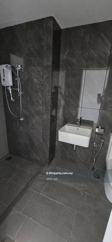 Condominium for Sale in Tuai Residence by Janie Lee - master bathroom - iProperty.com.my