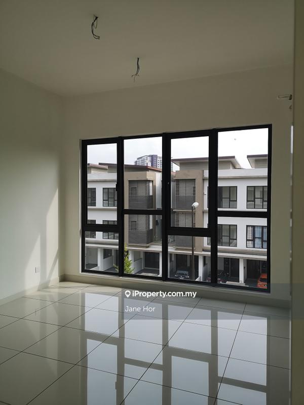 Townhouse for Sale in 16 Sierra, Puchong by Jane Hor - iProperty.com.my
