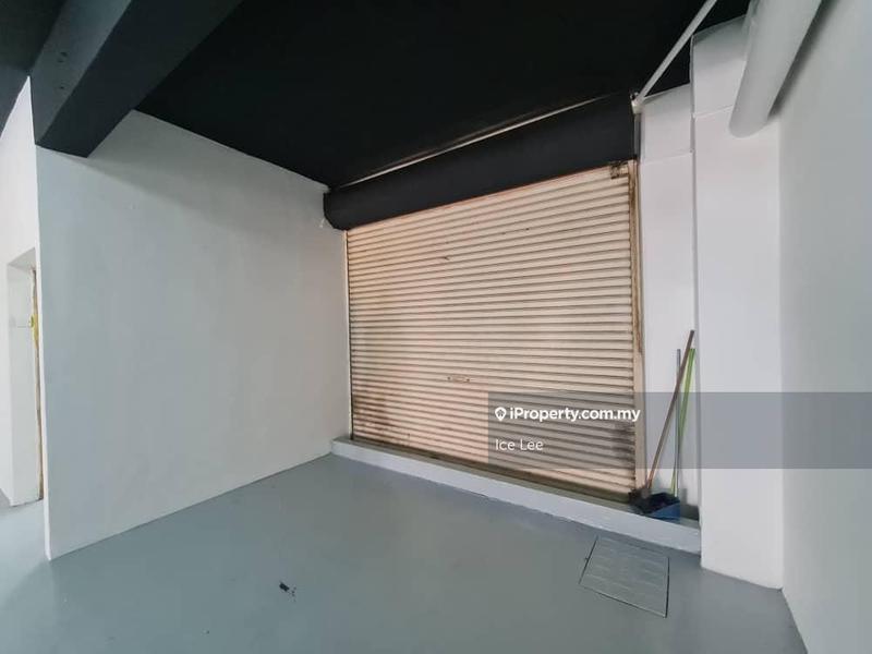 For Sale - Bandar Bukit tinggi ground floor shop for sale