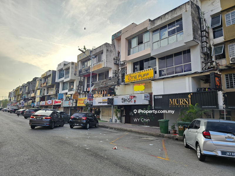 For Sale - 3 STOREY HIGH TRAFFIC LOCATION,ROi 4% SUBANG JAYA SS 15,SS15