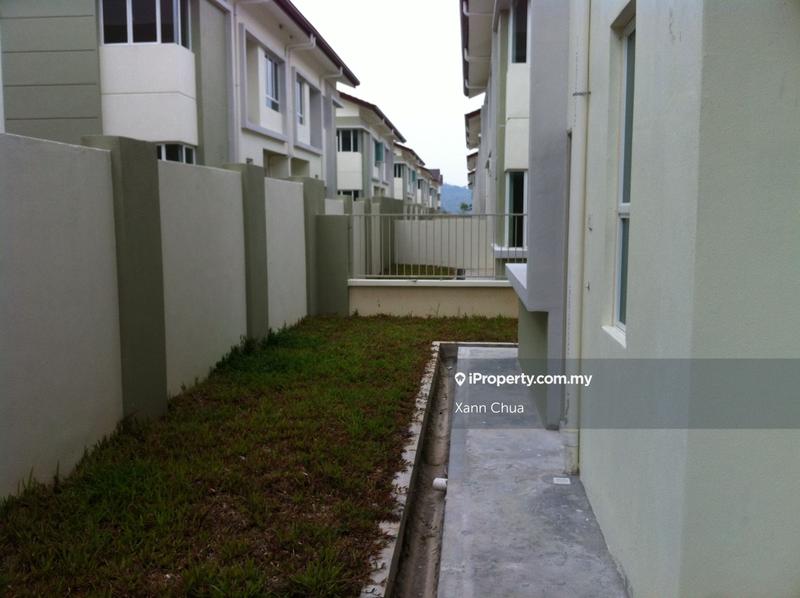 Rumah Berkembar untuk Dijual di Taman Equine, Seri Kembangan oleh Xann Chua - iProperty.com.my