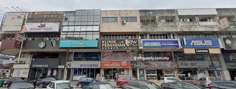 For Rent - Petaling Jaya , SS2 , PJ Corner unit Facing Main Road with Lift