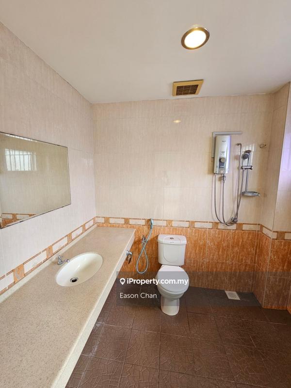 Rumah Teres 3-Tingkat untuk Dijual di Batu 9, Cheras oleh Eason Chan - iProperty.com.my