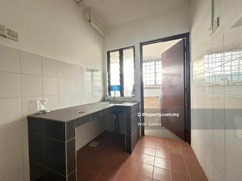 Flat for Sale in Taman Industrial Lembah Jaya Flat by Wan Azima - Kitchen - iProperty.com.my