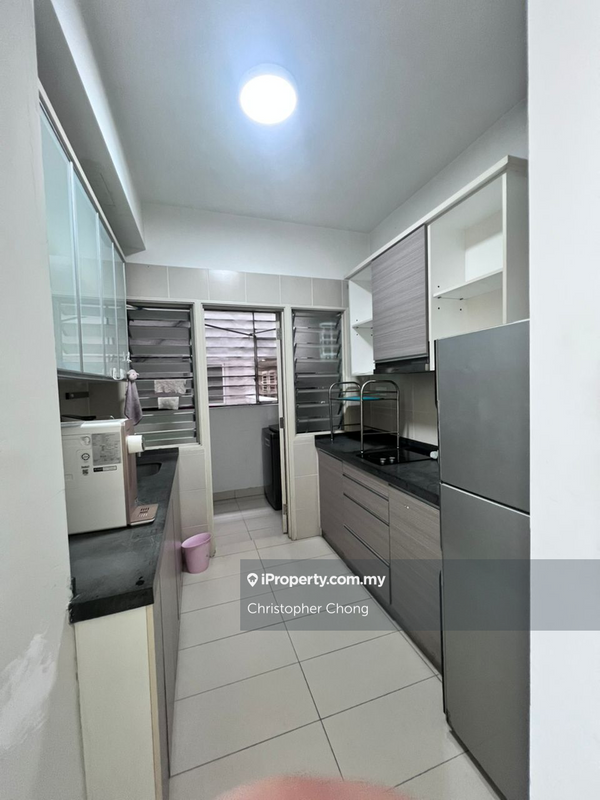 For Sale - Tiara Mutiara / The Crown