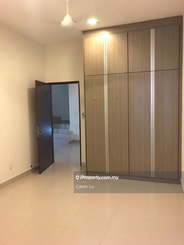 Rumah Teres 2.5-Tingkat untuk Dijual di Kinrara Residence, Puchong oleh Calvin Lo - iProperty.com.my