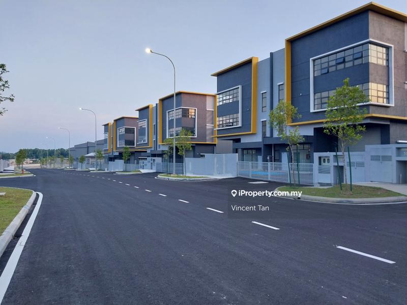 For Rent - Brand New 3 Storey Semi Detached Factory in Nilai( 5 minitues from toll exit)