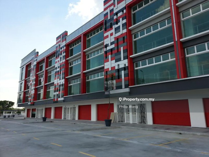 For Rent - Dataran Mutiara at Seri Kembangan four storey Shop lot for Rent