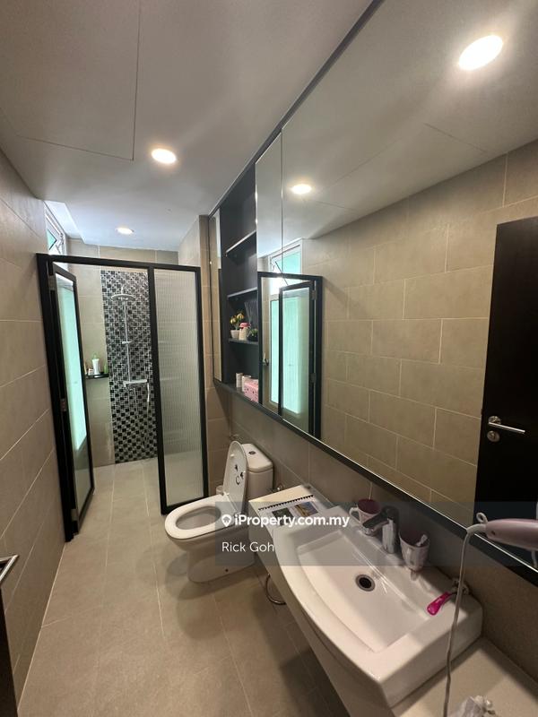 For Sale - Gurney Paragon